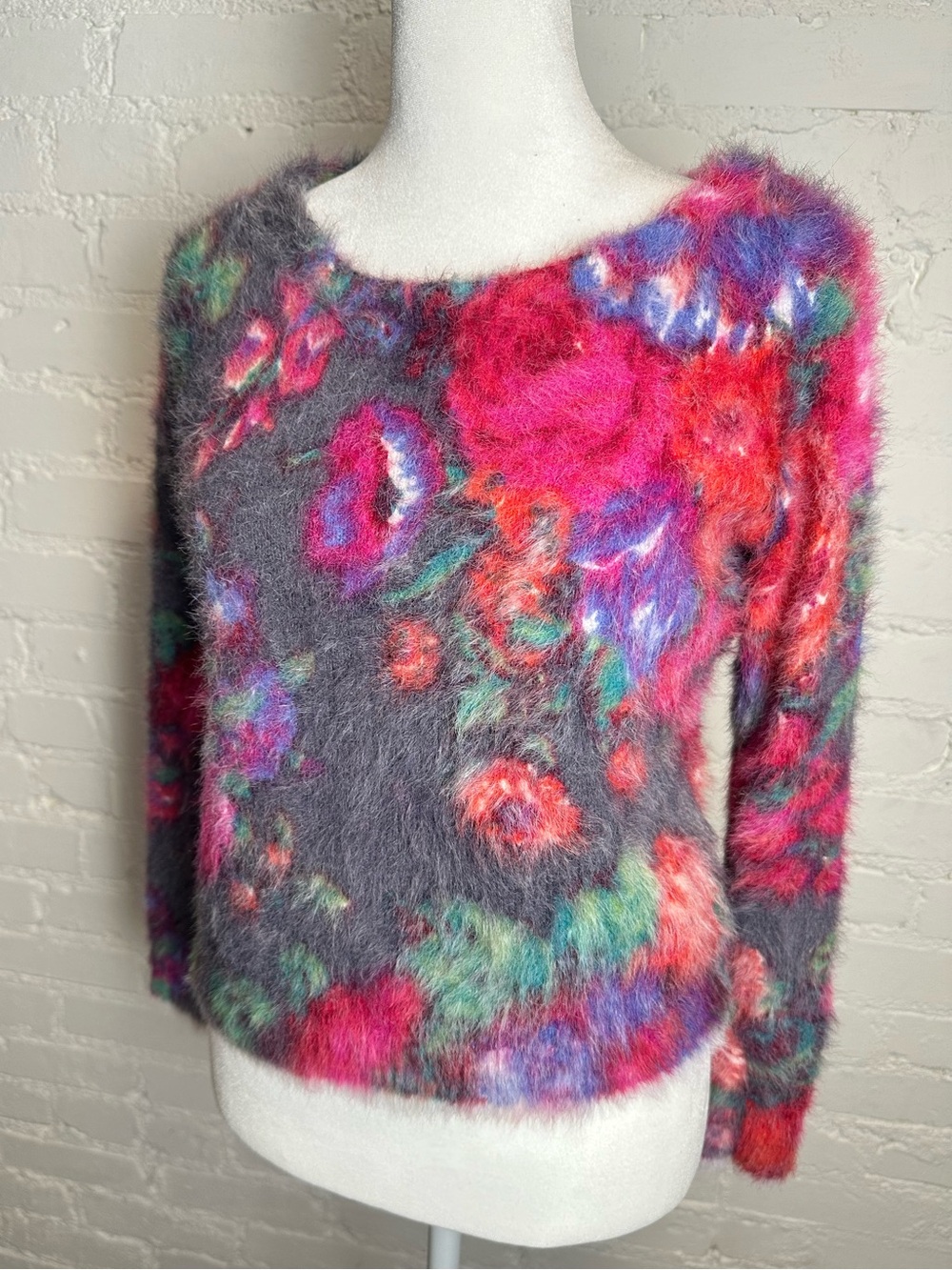 Fuzzy Ariel Eyelash Meadow Rue Anthro Sweater Grey Floral XSp - Picture 2 of 6